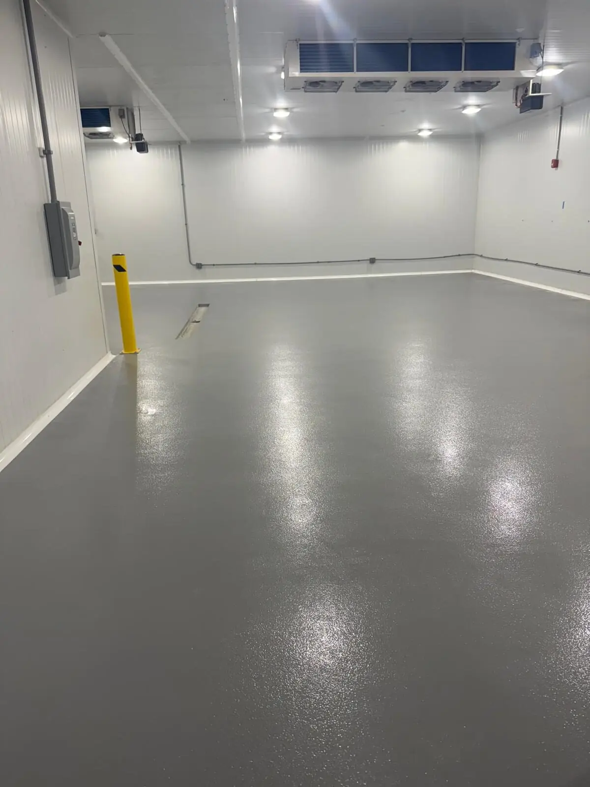 Sanitary epoxy floor in a commercial area, South Florida